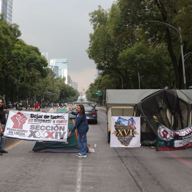 Bloqueo en Paseo de la Reforma en la Ciudad de México.